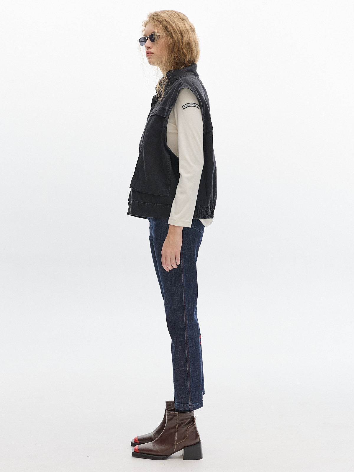 Explorer solid vest_ Black
